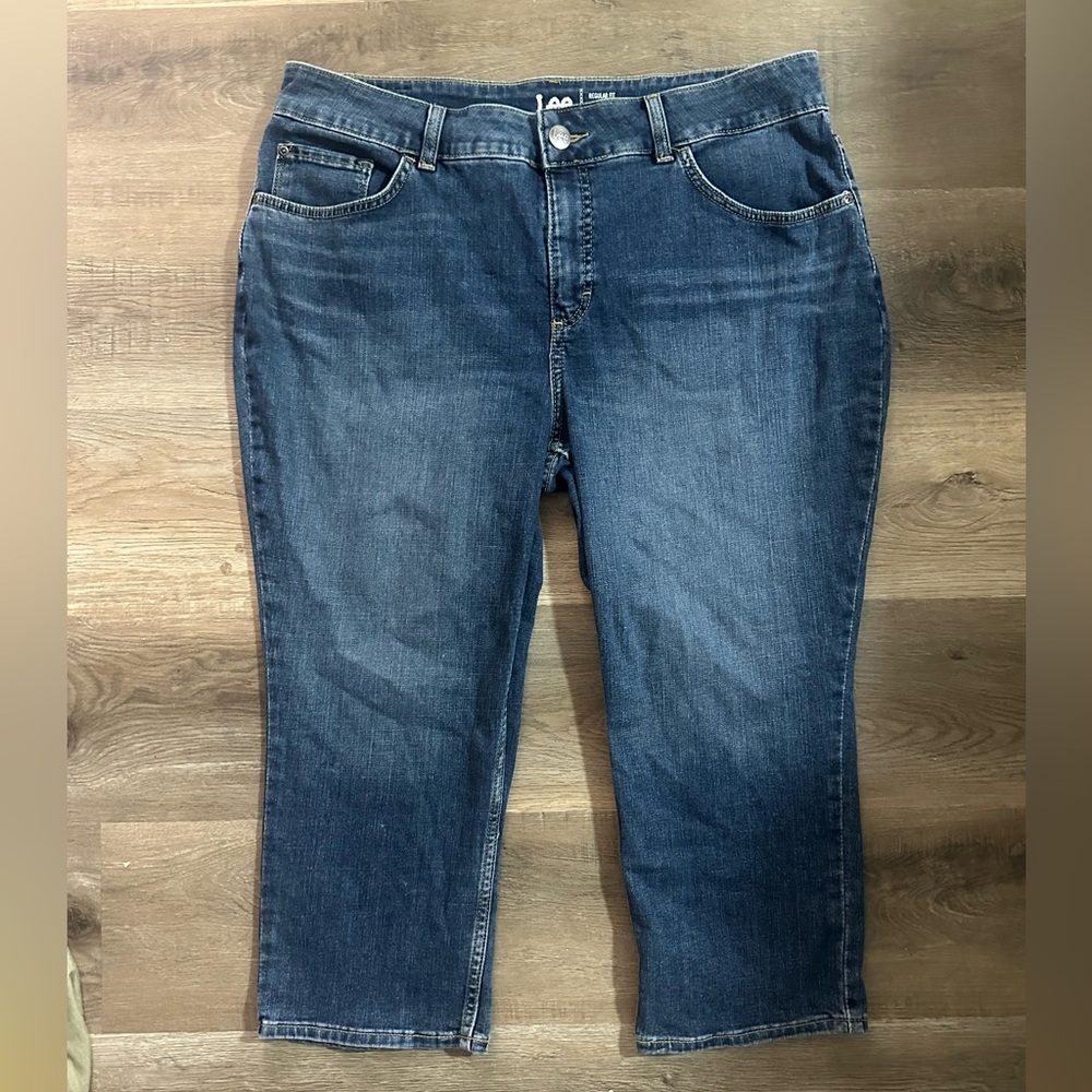 LEE Blue JEANS CAPRI PANTS Womens Size 18 18W Mid Rise Fit